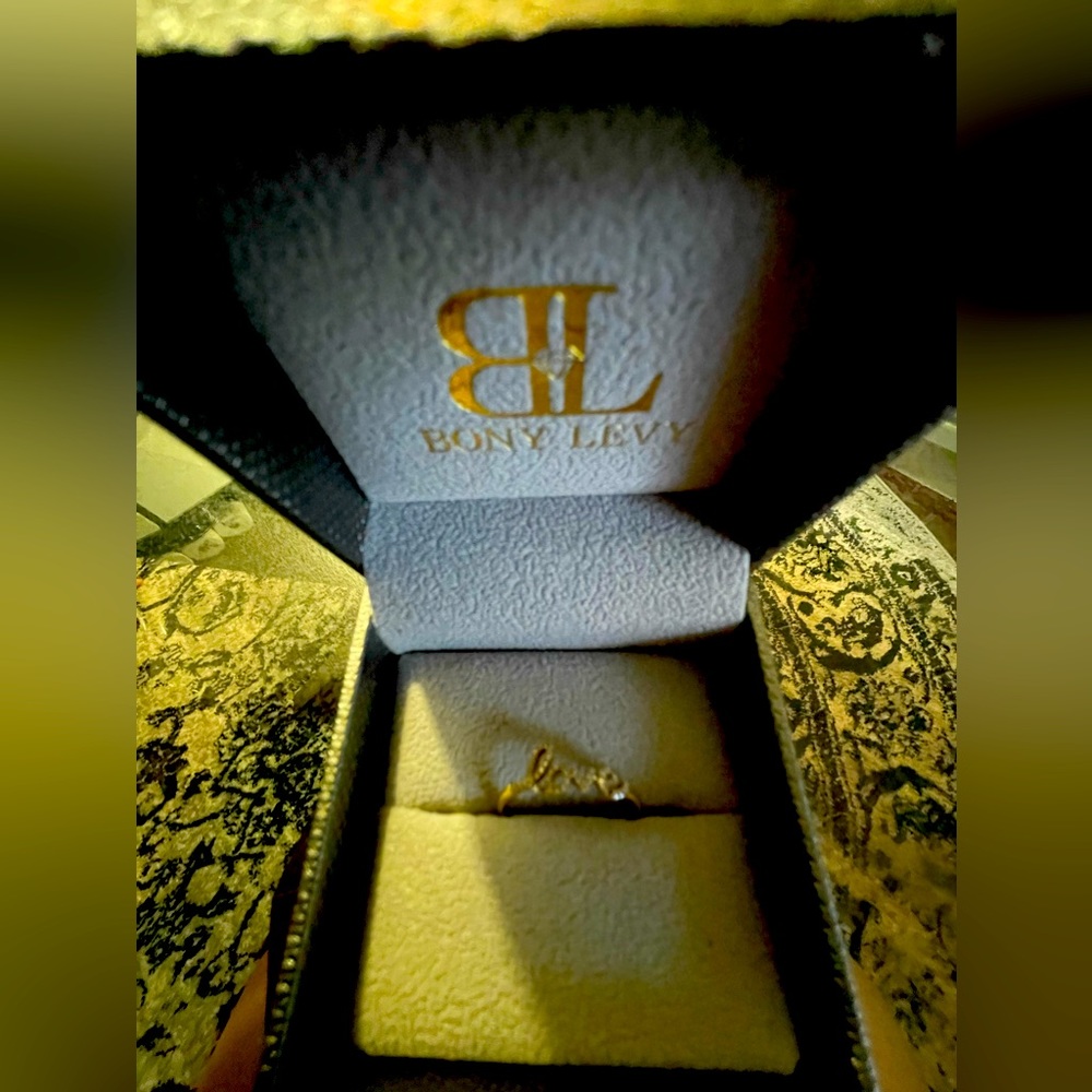 18K Authentic Bony Levy Love Diamond Ring, Yellow Gold size 7-7.5 ,EUC